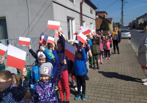 Pochód z flagami ulicami miasta (Bełchatów - Grocholice)